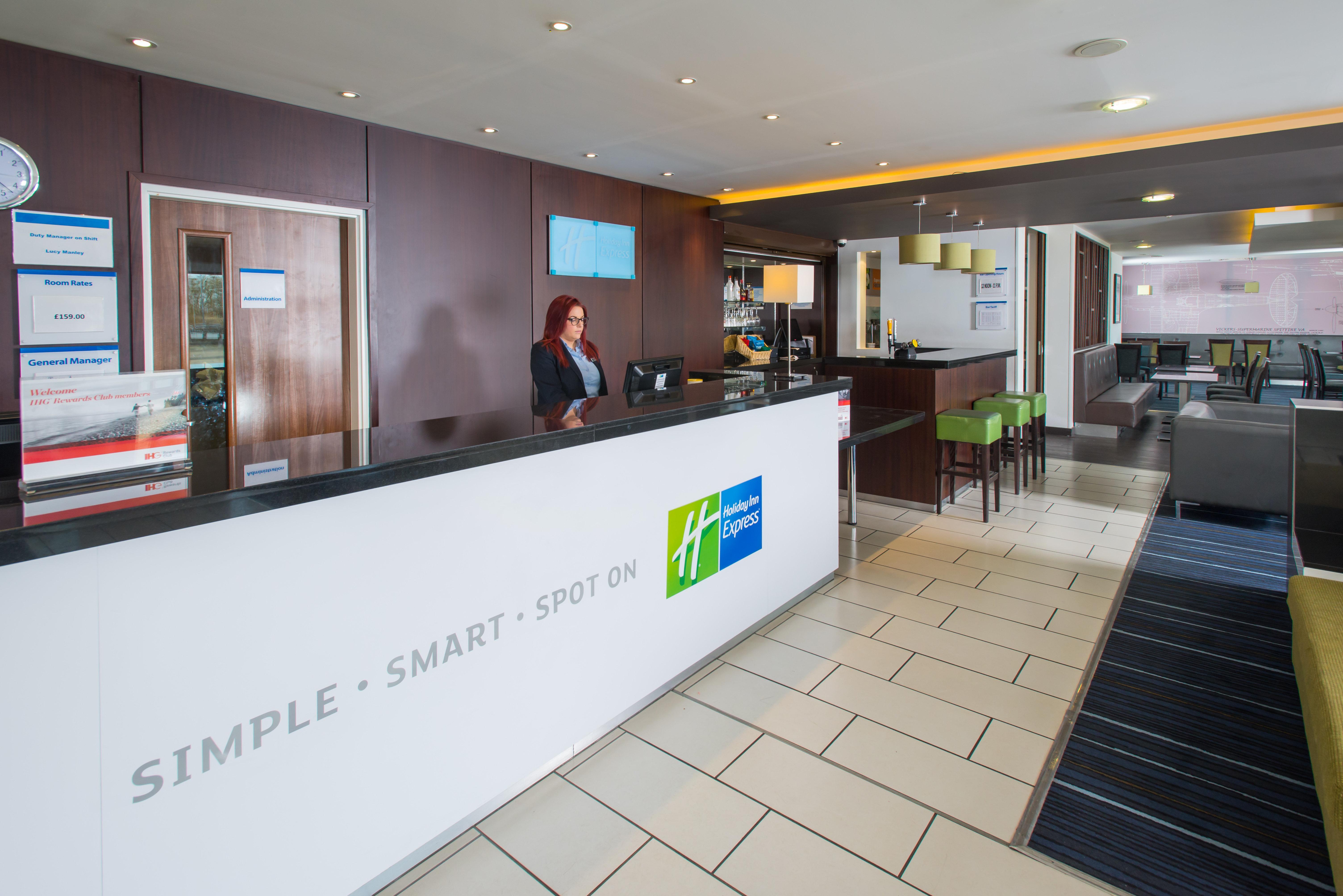 Holiday Inn Express Cambridge Duxford M11 Jct 10 By Ihg מראה חיצוני תמונה