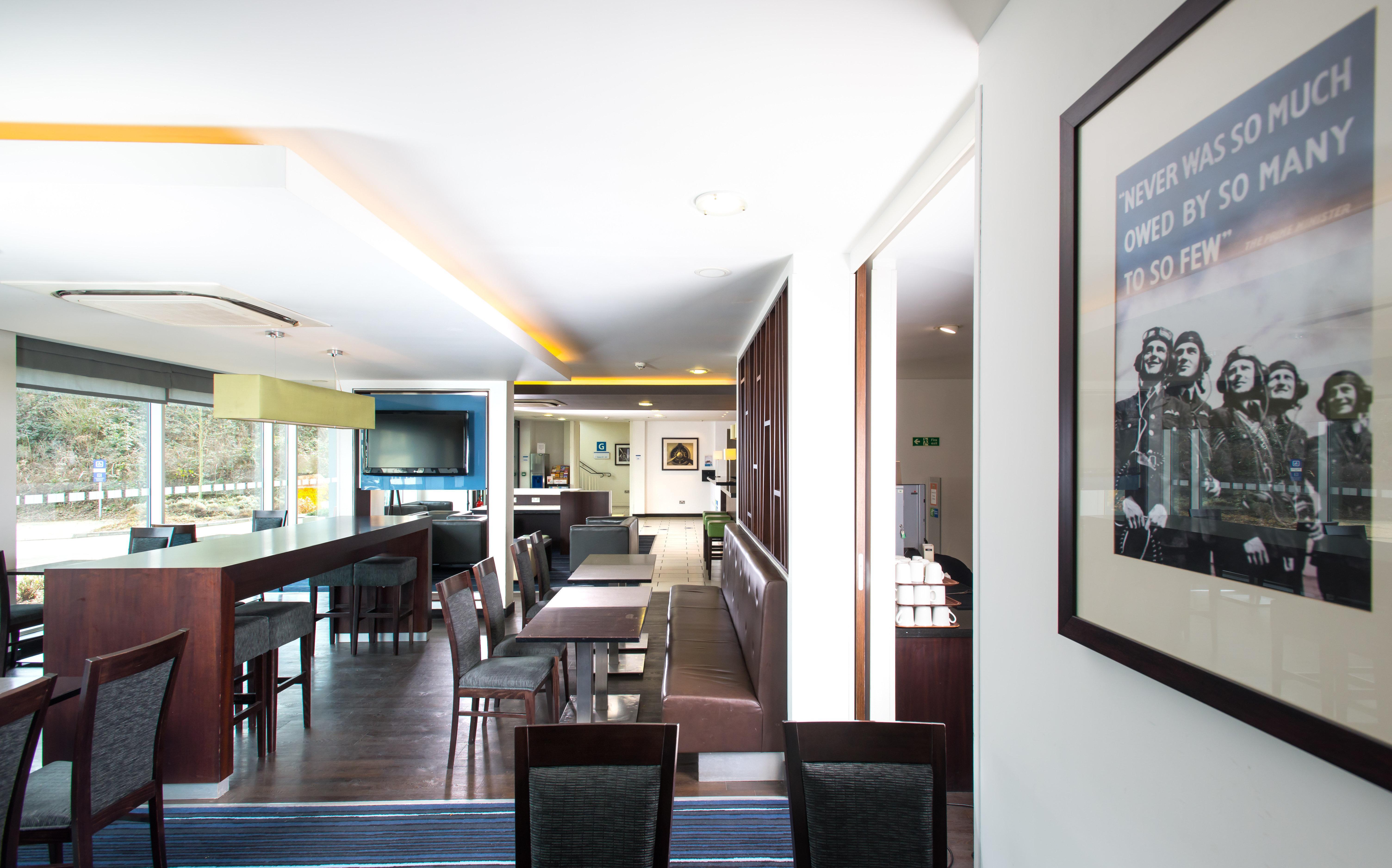 Holiday Inn Express Cambridge Duxford M11 Jct 10 By Ihg מראה חיצוני תמונה