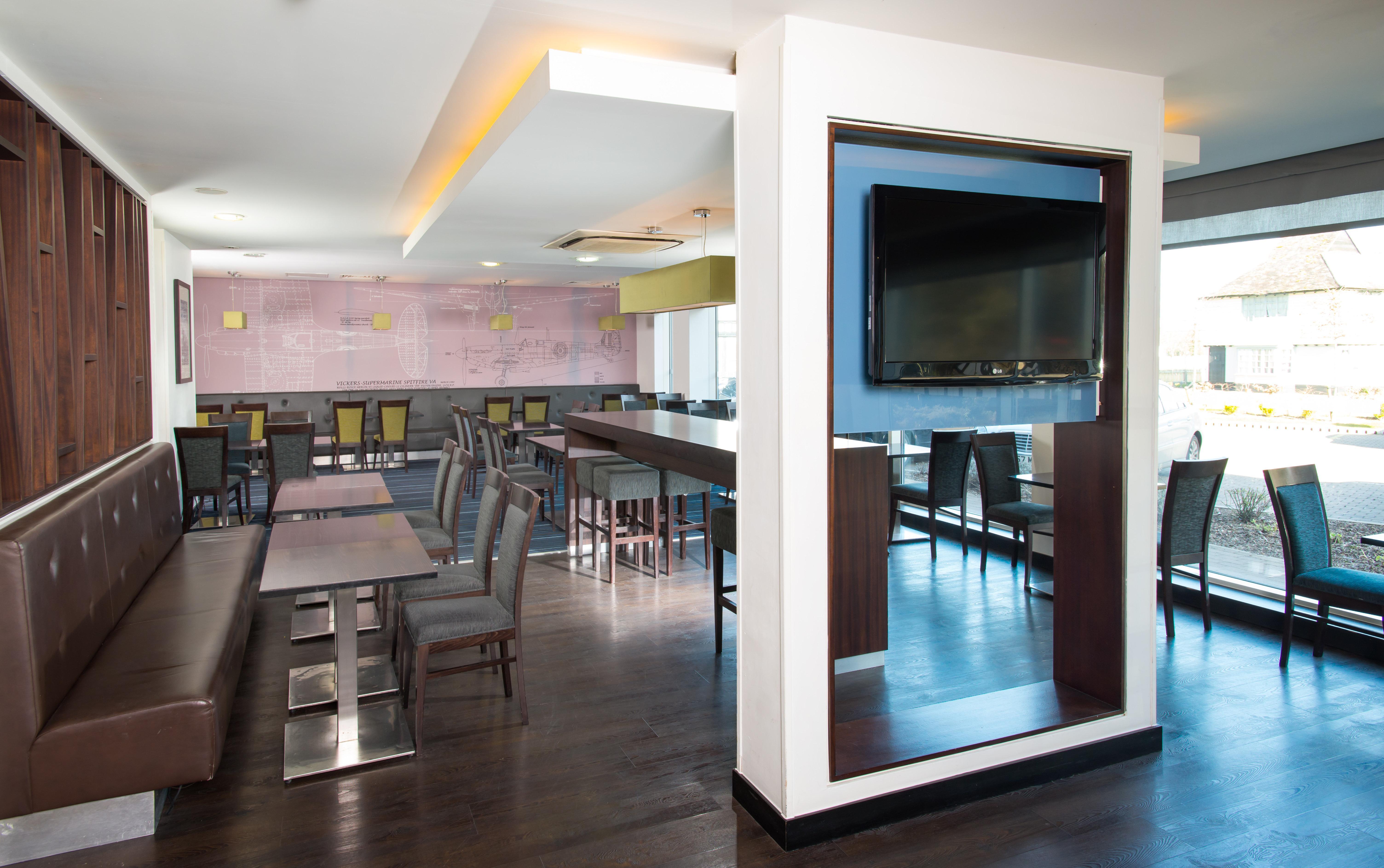 Holiday Inn Express Cambridge Duxford M11 Jct 10 By Ihg מראה חיצוני תמונה