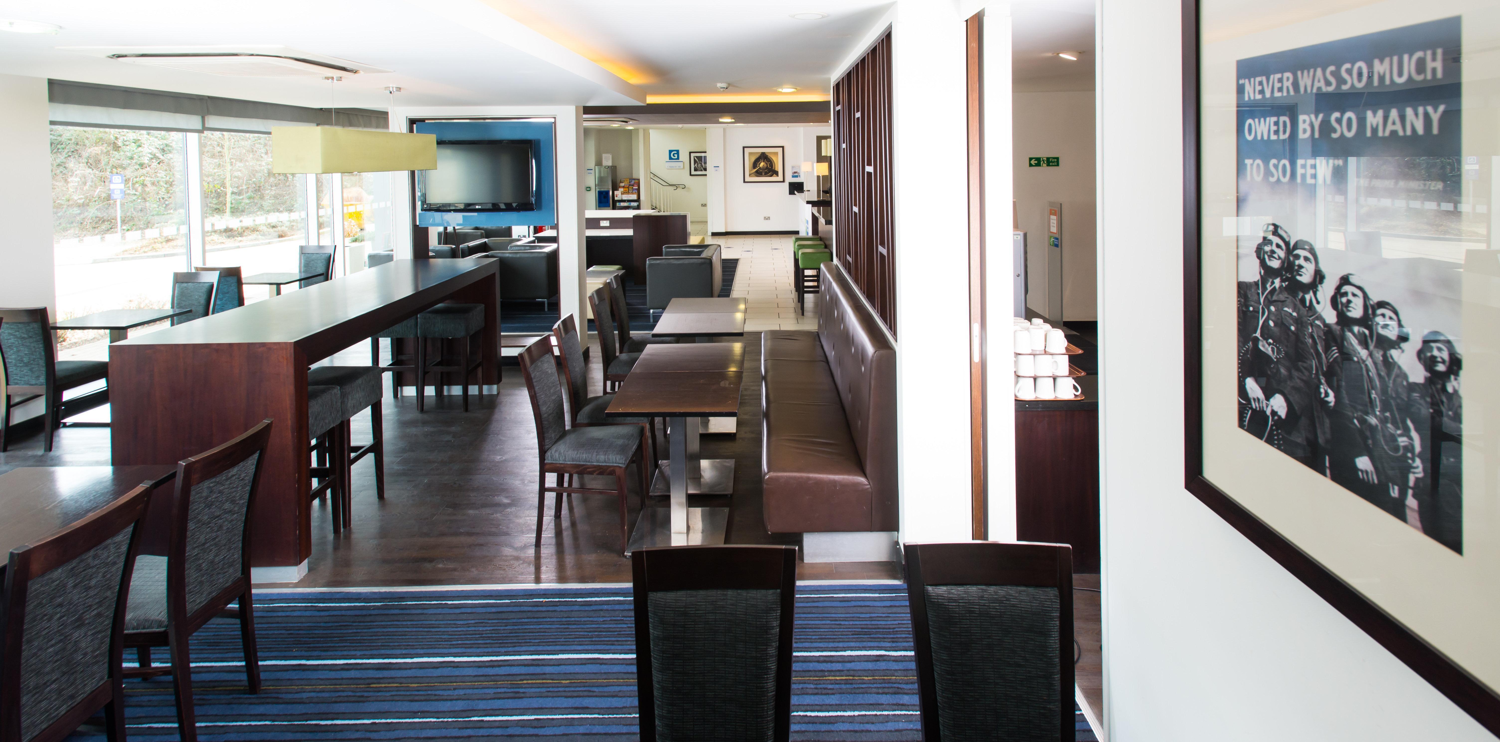 Holiday Inn Express Cambridge Duxford M11 Jct 10 By Ihg מראה חיצוני תמונה