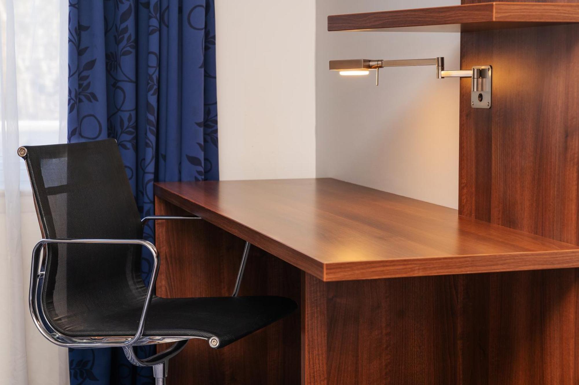 Holiday Inn Express Cambridge Duxford M11 Jct 10 By Ihg מראה חיצוני תמונה