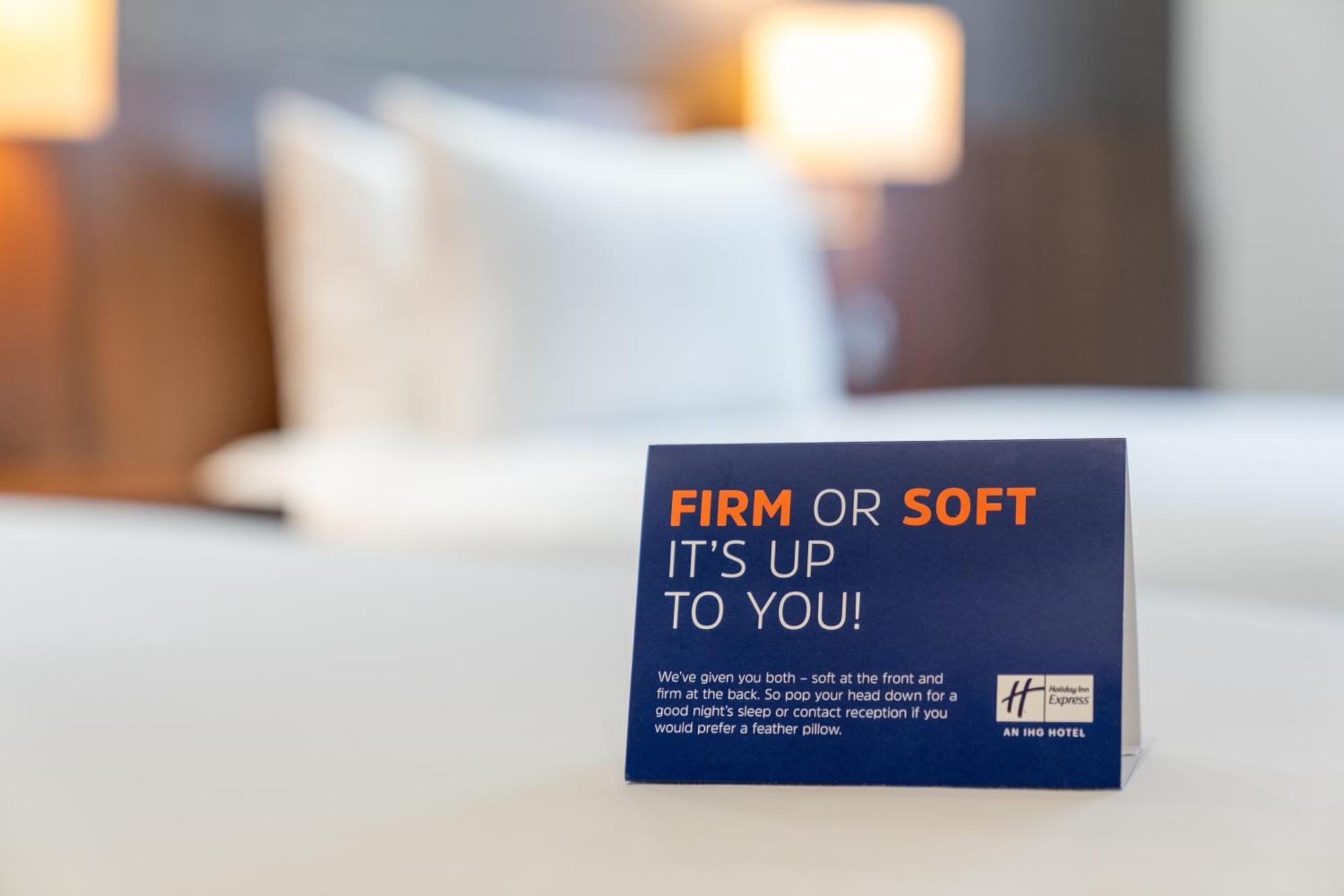 Holiday Inn Express Cambridge Duxford M11 Jct 10 By Ihg מראה חיצוני תמונה