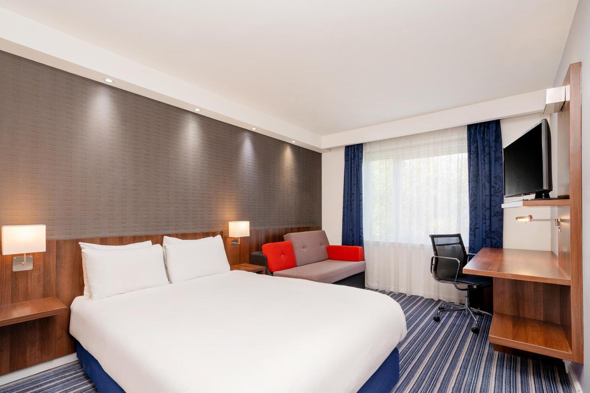 Holiday Inn Express Cambridge Duxford M11 Jct 10 By Ihg מראה חיצוני תמונה