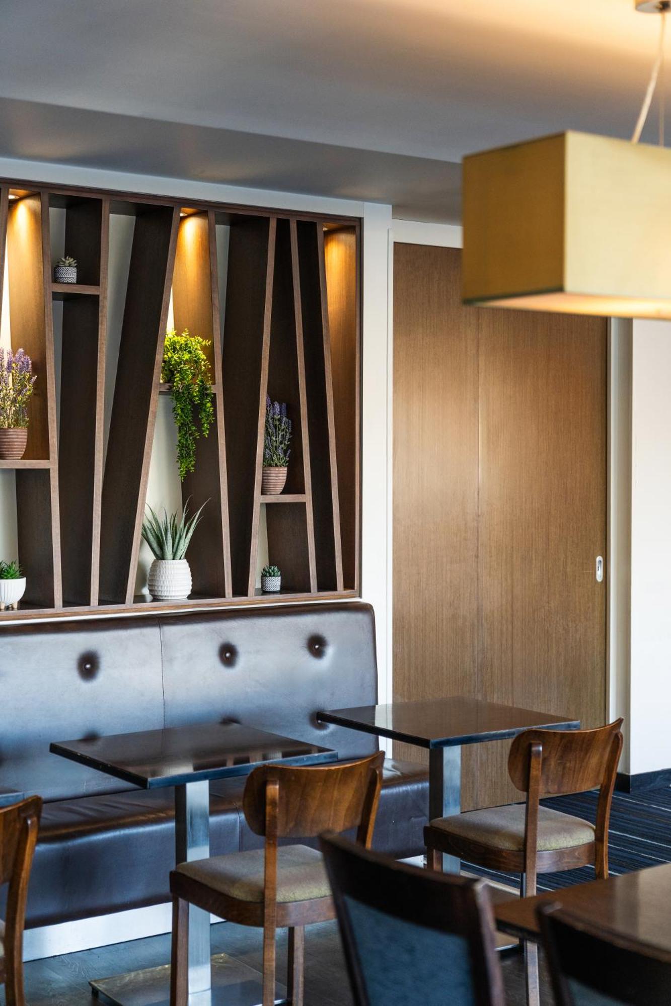 Holiday Inn Express Cambridge Duxford M11 Jct 10 By Ihg מראה חיצוני תמונה