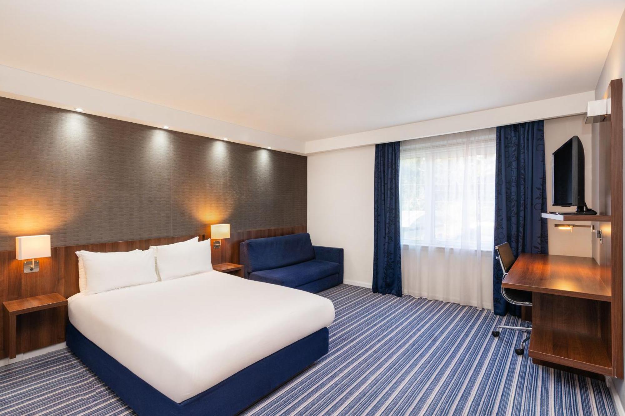 Holiday Inn Express Cambridge Duxford M11 Jct 10 By Ihg מראה חיצוני תמונה
