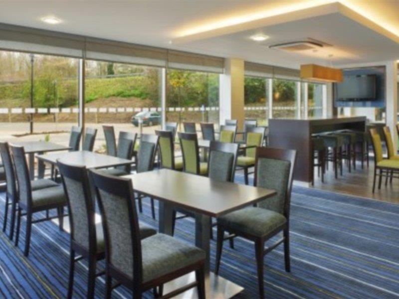 Holiday Inn Express Cambridge Duxford M11 Jct 10 By Ihg מראה חיצוני תמונה