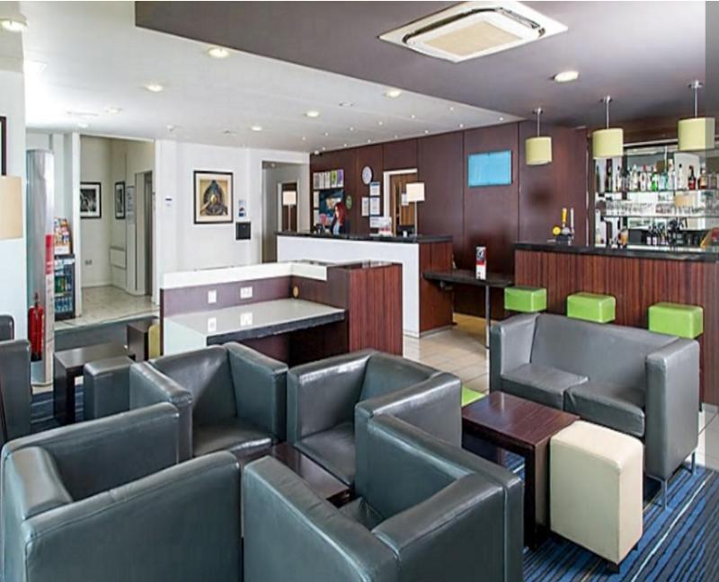 Holiday Inn Express Cambridge Duxford M11 Jct 10 By Ihg מראה חיצוני תמונה