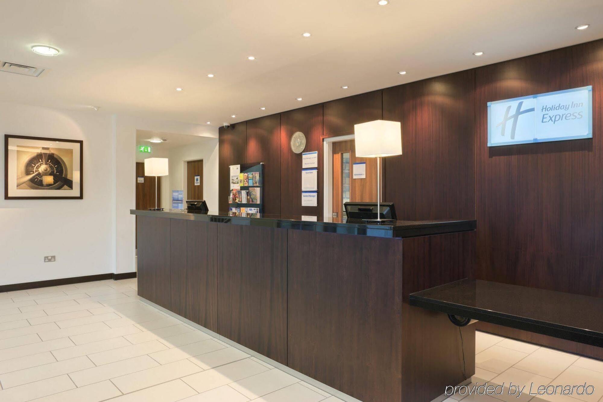 Holiday Inn Express Cambridge Duxford M11 Jct 10 By Ihg מראה חיצוני תמונה